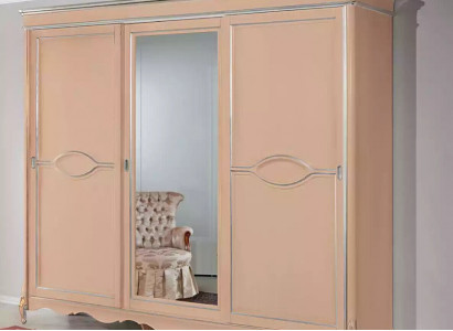 Beige Schlofzëmmer Kleederschaf 3-diereg Massivholzmëttelen Klassesch