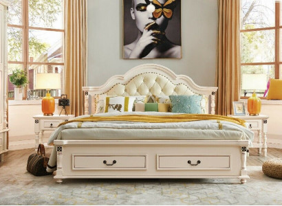 Chesterfield-Duebelbett & 2 Niewentischt mat gedréit Been