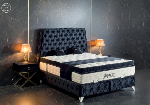 Schlofzëmmer Set Schwaarz Bett Nuetsdësch Chesterfield Better Miwwelen Samt 3 Deeler.