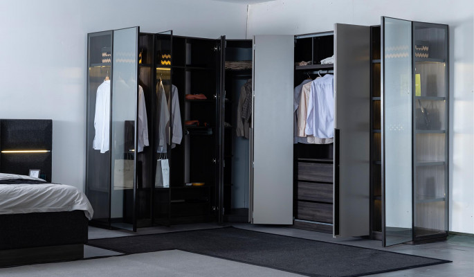 Schlofkummer, Bett, Nuetsdësch, Kleederschaf, Kommode mat Spigel, Miwwelen, Holz, Luxus.