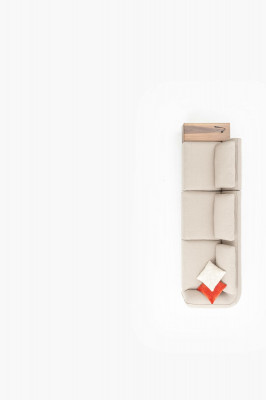 Komfortabel 5-Sëtz Sofa an einfachem Beige a modernen Design.