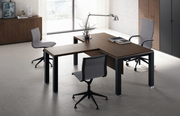 Schreifdësch Dësch mat Besprechnungsdësch Chefdesk Frezza Büro Ariichtung Miwwelen
