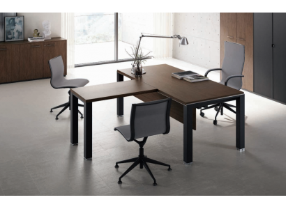 Schreifdësch Dësch mat Besprechnungsdësch Chefdesk Frezza Büro Ariichtung Miwwelen