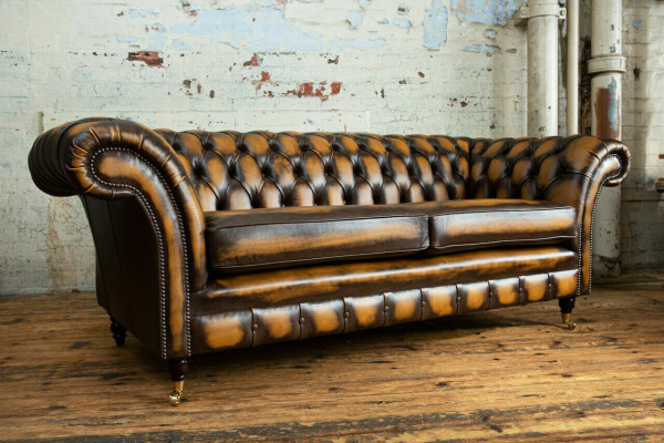 Edler Chesterfield Braunener Dräsitzer Luxus Polster Couchen Designer Sofasen