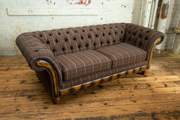 Klassesch Chesterfield Sofa 3-Sëtzer Design Sofas Polster Couchen Lieder Brong
