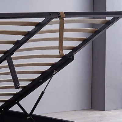 Schwaarzt Chesterfield Polsterbett Luxus Schlofzëmmer Deko Design Better Lieder