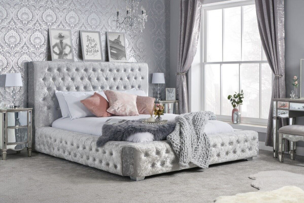 Grouse Chesterfield Bett mat héijer Kappbreet Designer Duebelbett