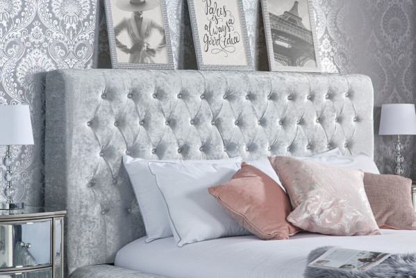 Grouse Chesterfield Bett mat héijer Kappbreet Designer Duebelbett