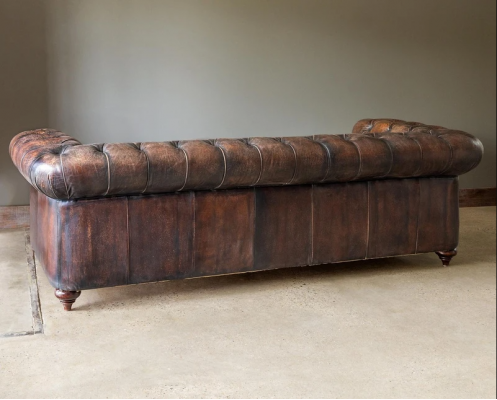 Braune Chesterfield 3-Sëtzer Lieder Sofa Canapé Englëschen Stil Miwwelen