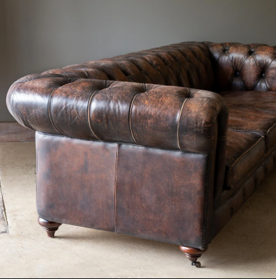 Braune Chesterfield 3-Sëtzer Lieder Sofa Canapé Englëschen Stil Miwwelen