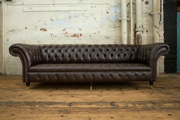 Braune Chesterfield Couch Polster 4-Sëtzer Designer Wunnzëmmer Couchen