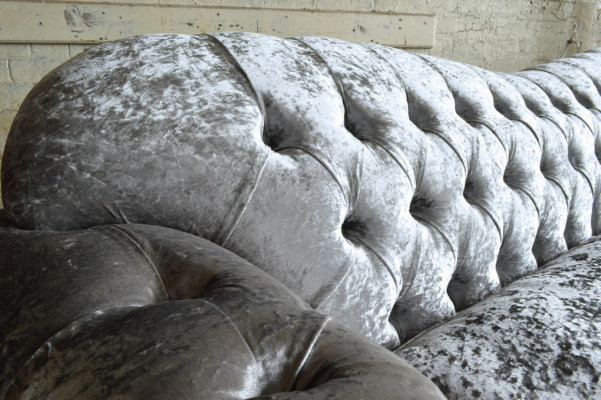 Klassesch Chesterfield Canapé 4 Sëtzer Sofa Couchen Samt Lieder Design Gro 240cm