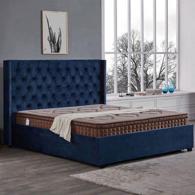Kinneksblo Schlofzëmmer Bett Këssen Duebelbetter Chesterfield Design