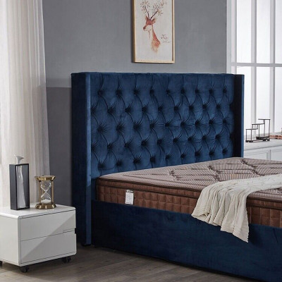 Kinneksblo Schlofzëmmer Bett Këssen Duebelbetter Chesterfield Design
