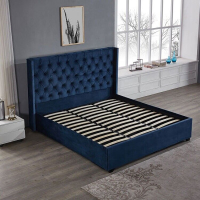 Kinneksblo Schlofzëmmer Bett Këssen Duebelbetter Chesterfield Design