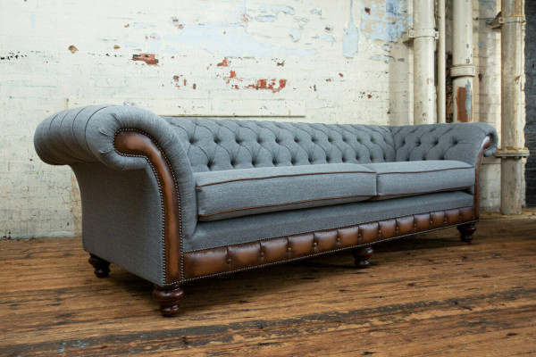 Chesterfield Liederfotell Stoffsofafotell Sofa Kanapee Polster Wunnzëmmer Moossufäerdegung