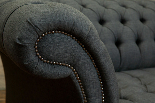 Grou Stoff Sofa Grou Chesterfield Dräisëtzer Luxus Wunnzëmmer Canapé