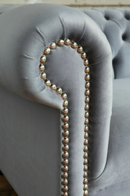 Groer Polster Chesterfield 3-Sëtzer Modern Sofa fir an de Wunnzëmmer