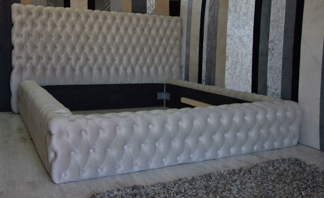 Elegantes Chesterfield Design Englescht Duebelbett a Beige - Better mat engem zäitlosen Stil