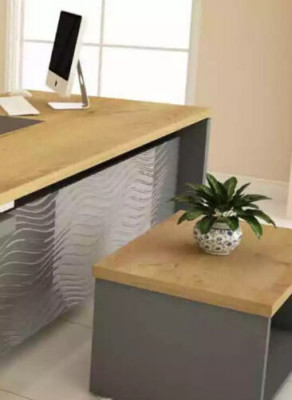 Héichwäertegt, modern Büro-Set aus robustem Holz an elegantem Stil