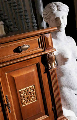 Klassesche Wandsschaf Anrichte Holz Buffet Vitrin Luxus Schaf Miwwel