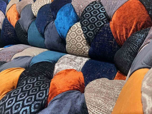 Sofaen Sëtz Stoff Design Dräisëtzer Luxus Chesterfield Miwwelen Méifaarweg