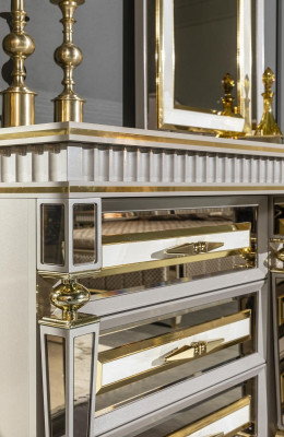 Schlofzëmmer Set Beige Kommode Spigel Metall Miwwelen Design Miwwelen 2 Deeler.