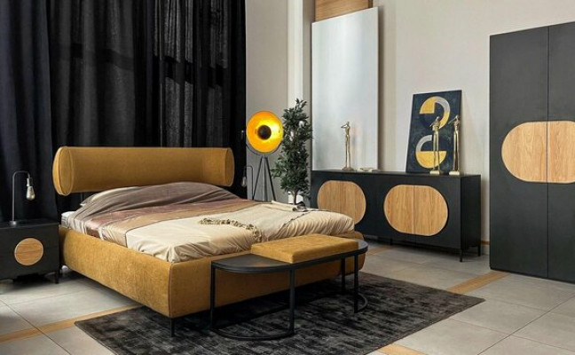 Schlofzëmmer Set Bett 2x Nuetsdëscher 2x Kommode Kleederschaf Hocker 7-Deeler.