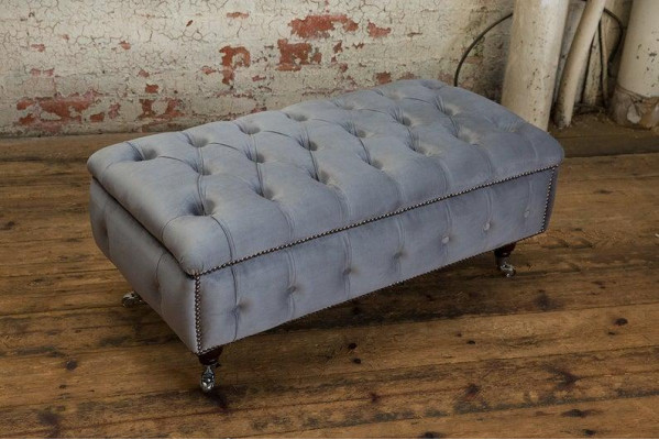 Chesterfield Hocker Fouss Sëtz Polster Ottoman Niewent Détente Textil Lieder Nei