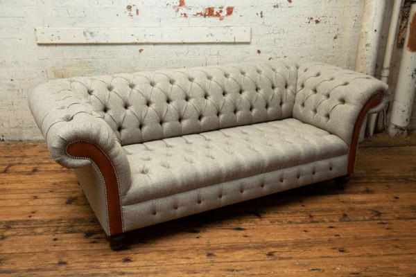 Chesterfield 3-Sëtzer Klassesch Luxus Barock Rokoko Couch Sofa Textil Couch