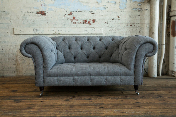 Luxus 2-Sëtzer Couch Polstersofa Lieder Stoff Couchen Chesterfield Garnitur Nei