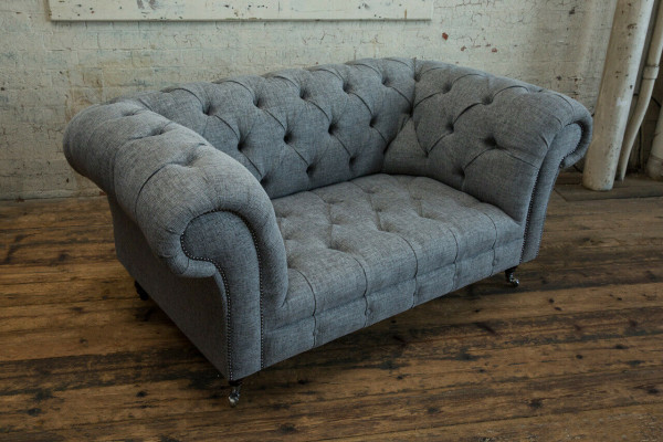 Luxus 2-Sëtzer Couch Polstersofa Lieder Stoff Couchen Chesterfield Garnitur Nei
