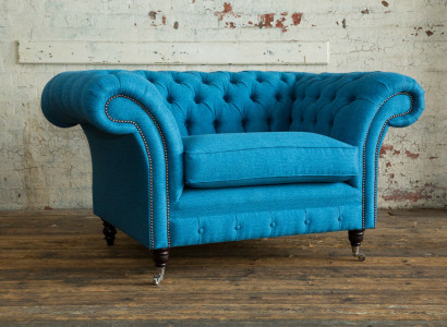 Blo Sofa Couch Polster Chesterfield Sëtzmooss Textil Stoff Lieder Couchen Nei