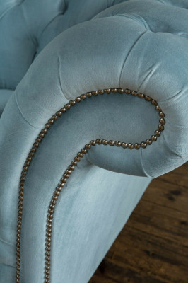 Chesterfield Design Stoffsëtzkëssen, 1,5-Plaz Canapé Sëtzgeleeënheet Blo Samt