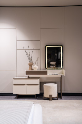 Modern Schlofzëmmer Miwwelen Edelen Kosmetiksdësch Gepolsterten Hocker Spigel