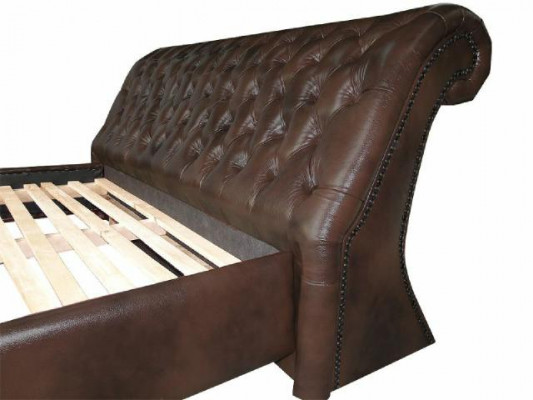 Chesterfield Grouss Bett Polsterbett Duebelbett Antiquéiert Edele kinnekleche Bett NEI