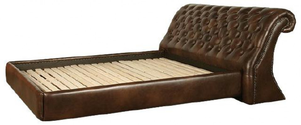Chesterfield Grouss Bett Polsterbett Duebelbett Antiquéiert Edele kinnekleche Bett NEI
