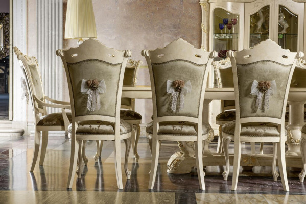 Dësch Luxus Iessdësch Italienesch Design Miwwelen Ariichtung Dëscher Massivholz