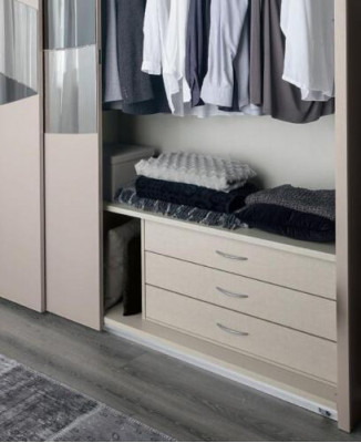 Kleederplaz mat Schiefdieren Schlofzëmmer Holz Schaf Schief Holz Spigel