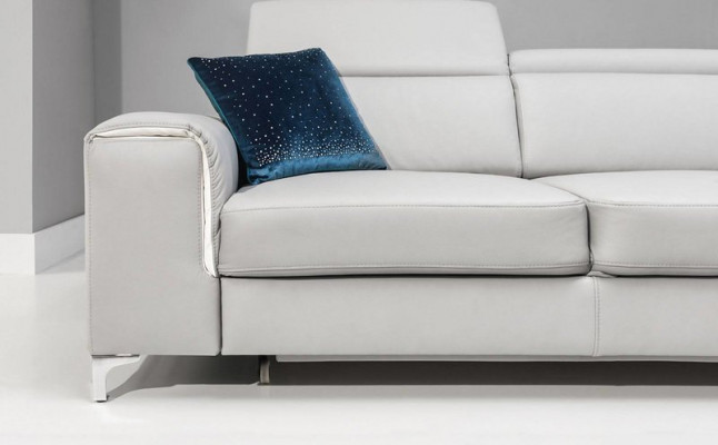 Stilvollt, komfortabel Eckcouch fir en douce an gemittlech Interieur.