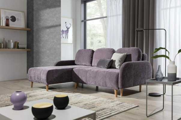 Komfortabele Ecksofa kombinéiert moderenen a funktionale Design