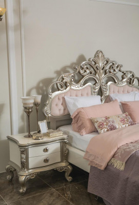 Schlofzëmmer Set Luxusbett 2x Nuetsdësch Kleederschaf Fotell 6 Deeler.