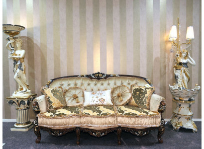 Klassesch dräisëtzegen Sofa Canapé Polstermébel Chesterfield 3 Sëtz Stoffsbéng.