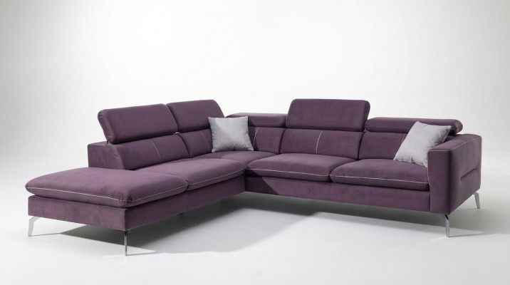 E präisst abgehalen Eckcanapé am moderne Stil fir Äert Doheem mat purpurroude Luxuspolsterung.