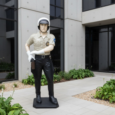 Design Polizist Figur Statue Skulptur Figuren Skulpturen Dekoratioun Deko 5682