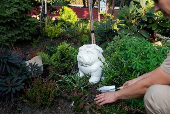 Gaart Dekoratioun Hond Terrass Stee Figuren Dekorativ Figur Wäiss Statue