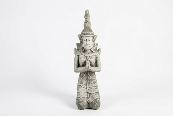 Buddha Skulptur a Steenoptik. Grouss Figur Skulptur fir Gäert Dekorativ.