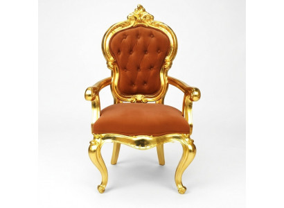 Elegante Barockstull am originale orangefaarwege Faarftoun mat glänzende gëllfaarwege Stëtzen.