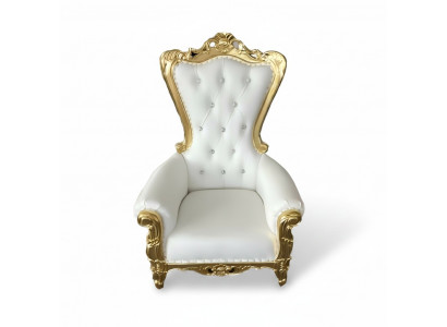 Elegante wäiss Still mat enger dynamescher Silhouette an herrlechen Dekorelementer a Form vu Blummemusteren.