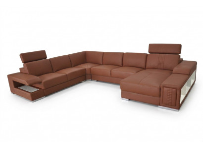 Wunnambiance mat engem U-fërmege Designer-Ecksofa.